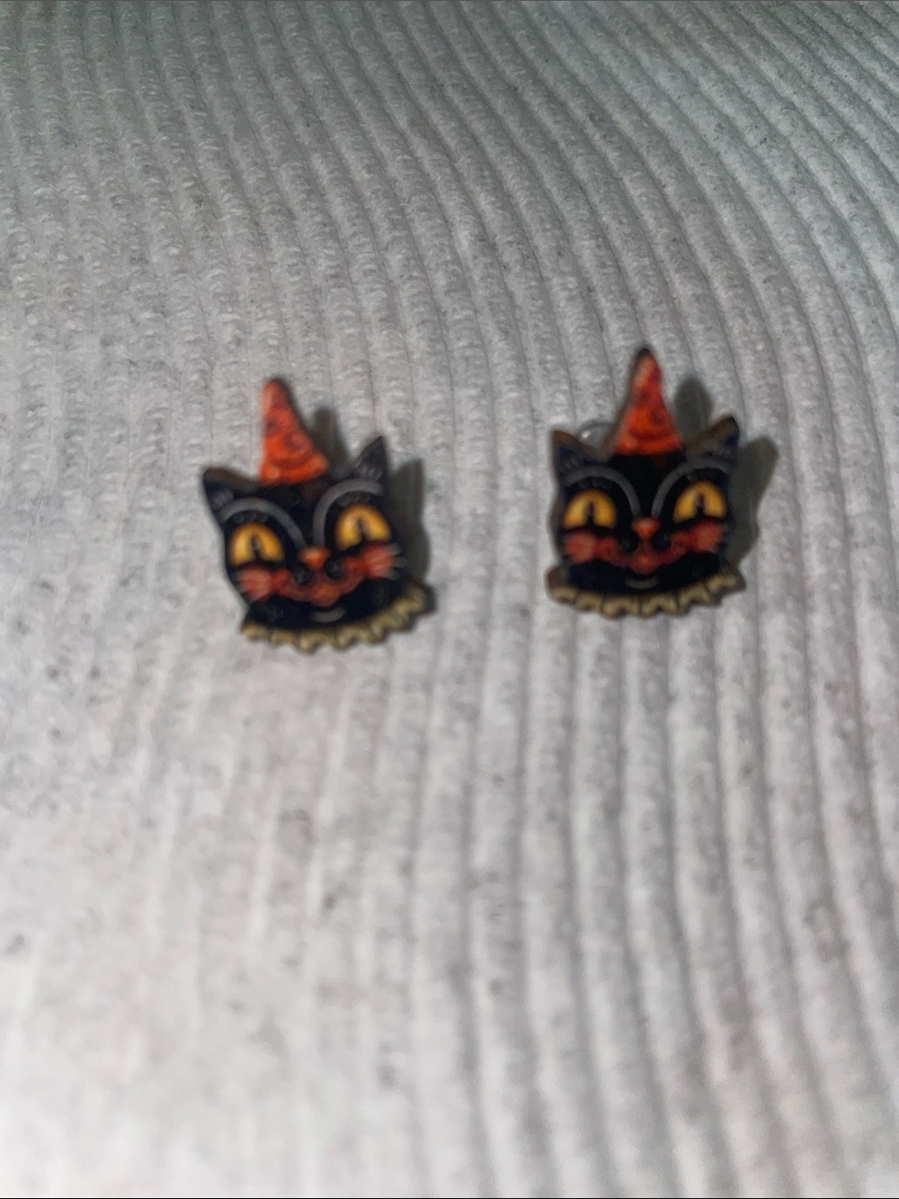 Vintage Style Wood Black Cat Halloween Stud Earrings